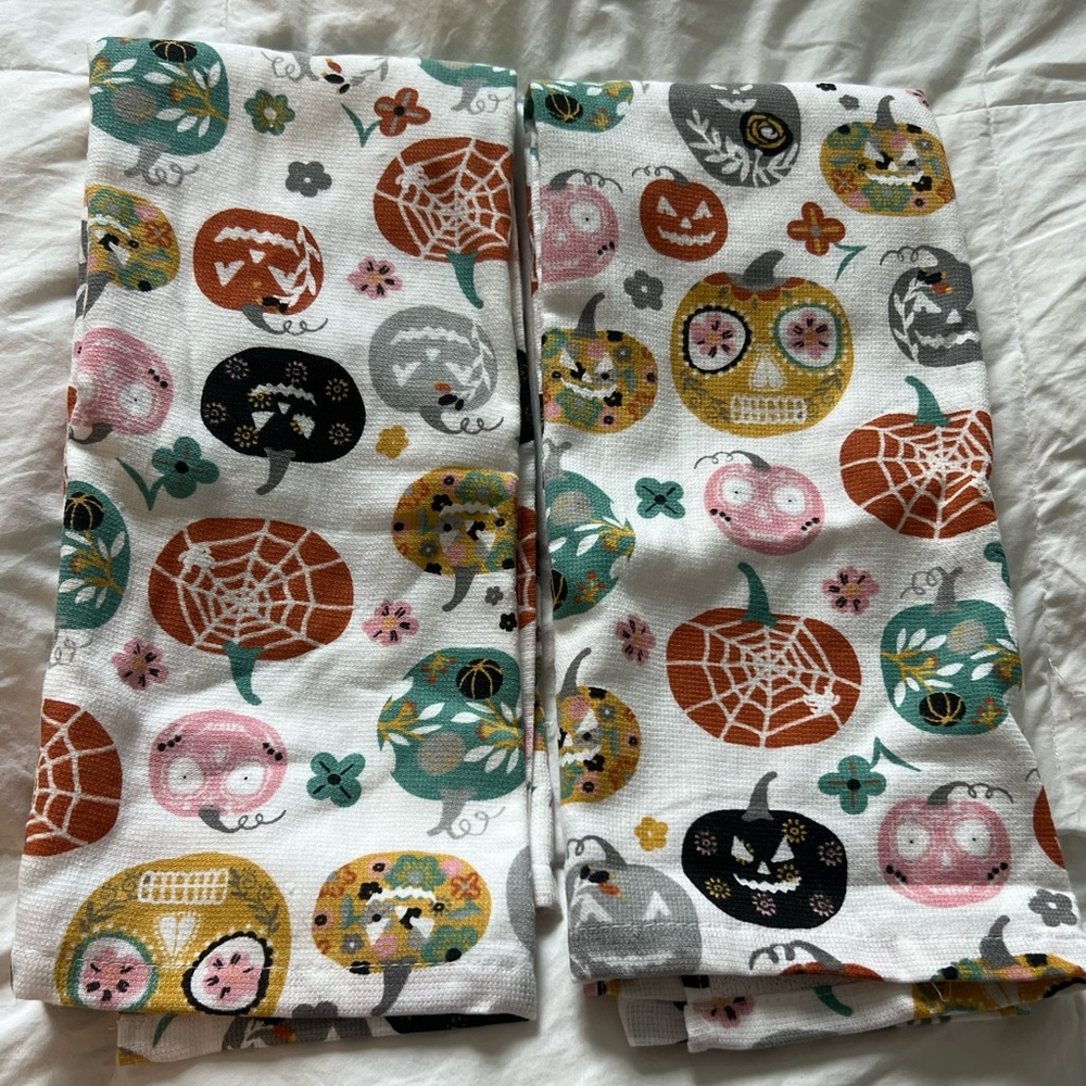 DECORATIVE HALLOWEEN KITCHEN TOWELS